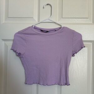 Ribbed crop top with lettuce trim